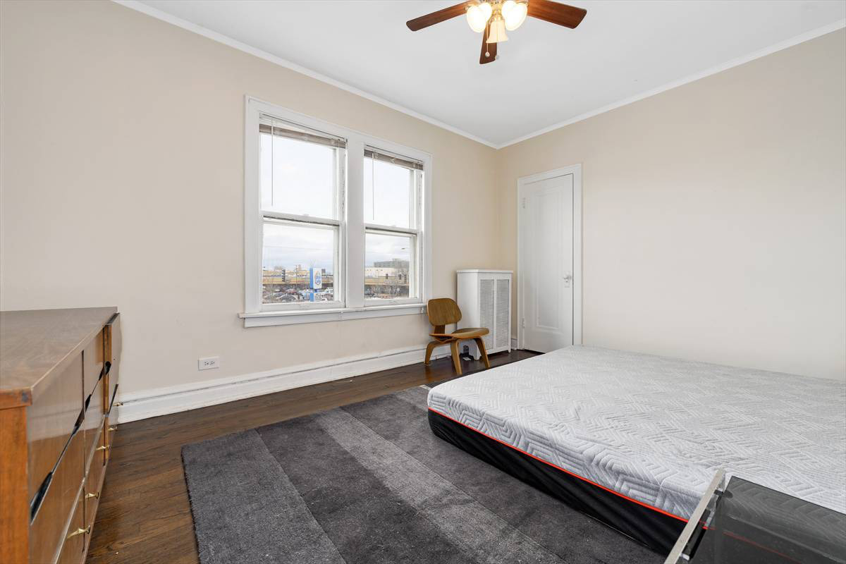 3617 N Sawyer Avenue Unit: 2