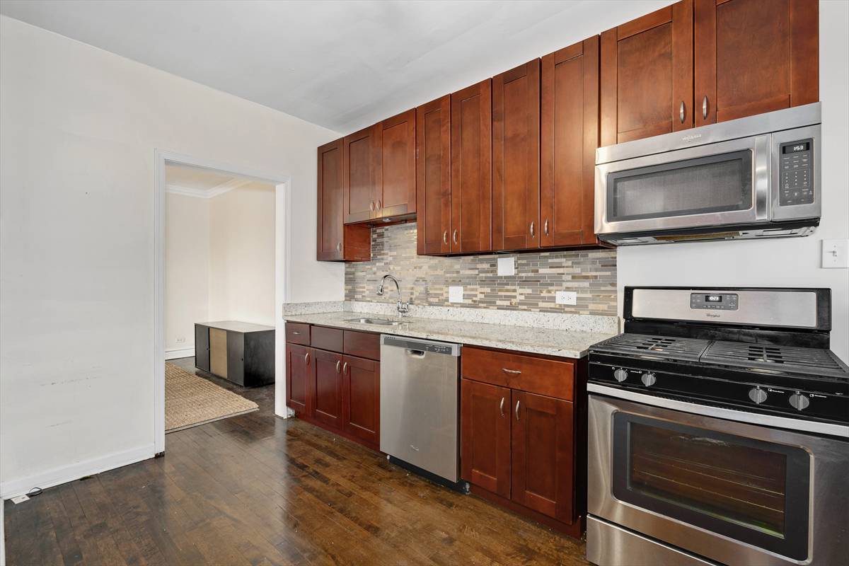 3617 N Sawyer Avenue Unit: 2