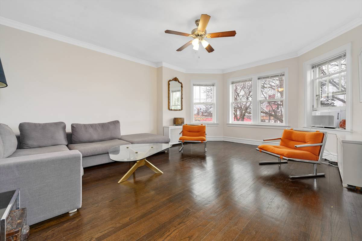 3617 N Sawyer Avenue Unit: 2