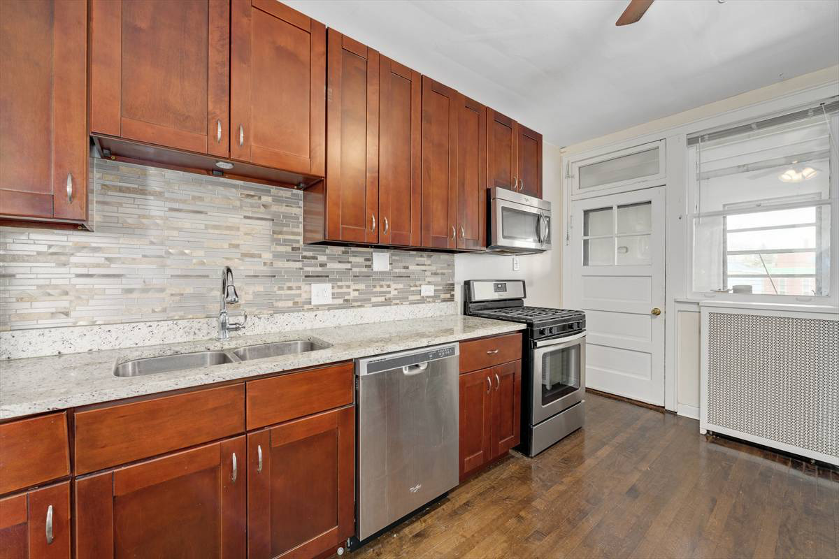 3617 N Sawyer Avenue Unit: 2