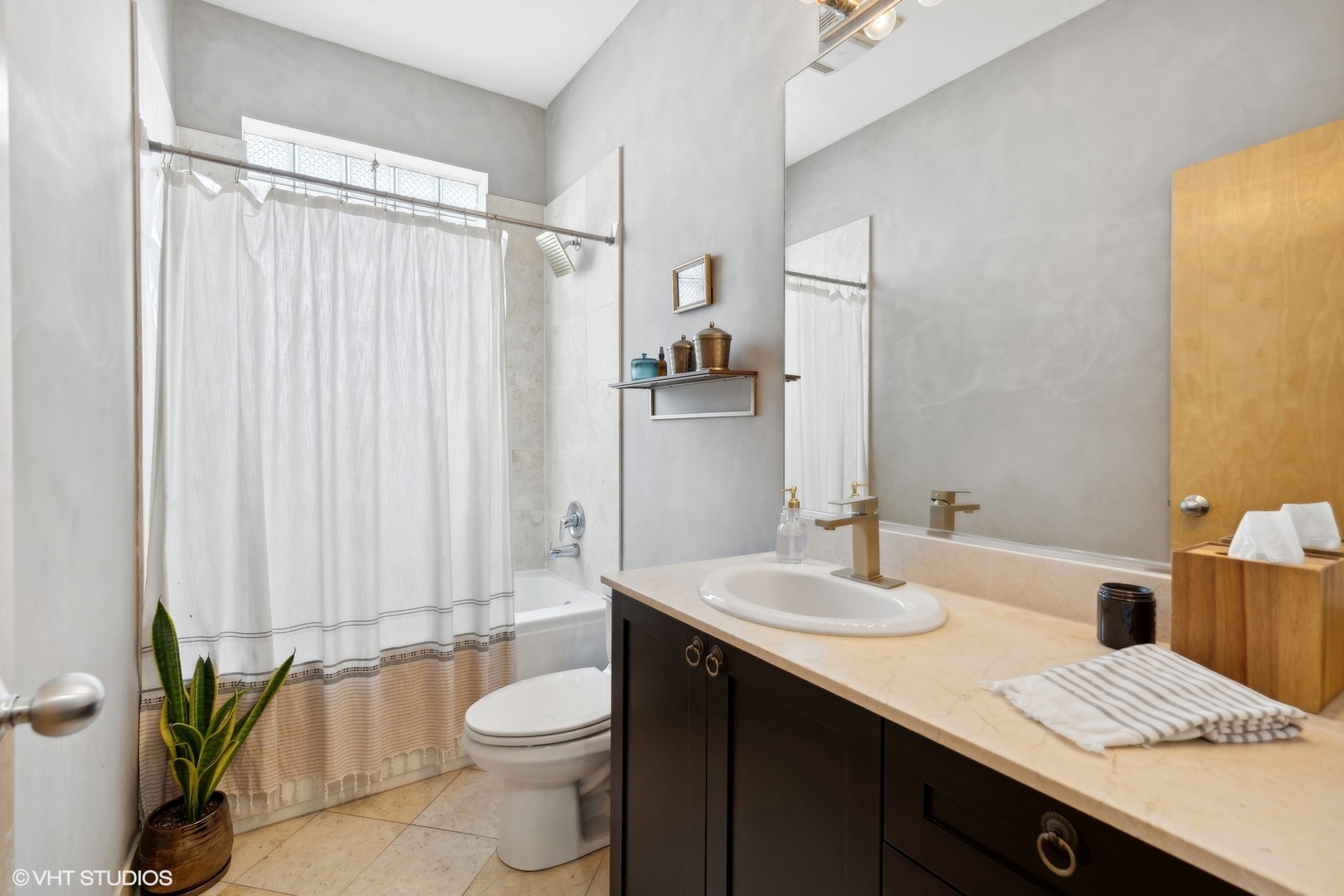 2312 W North Avenue Unit: 3W