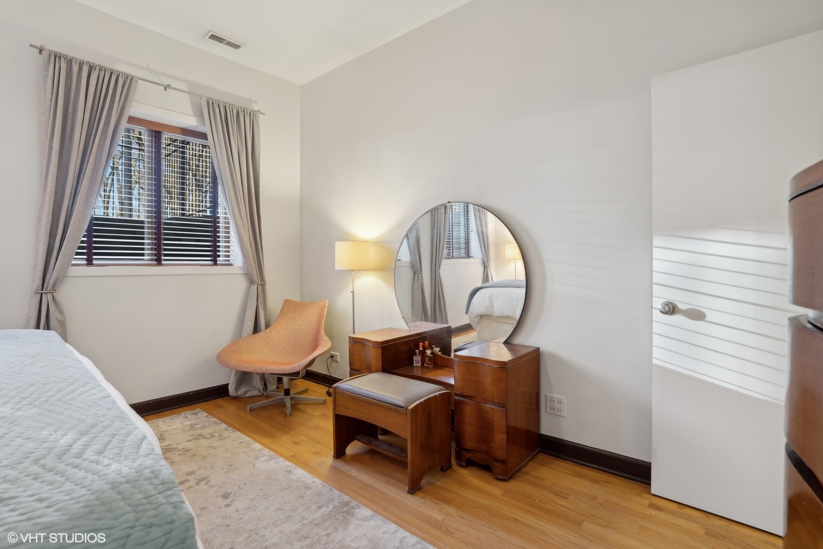 2321 W Lyndale Street Unit: 1