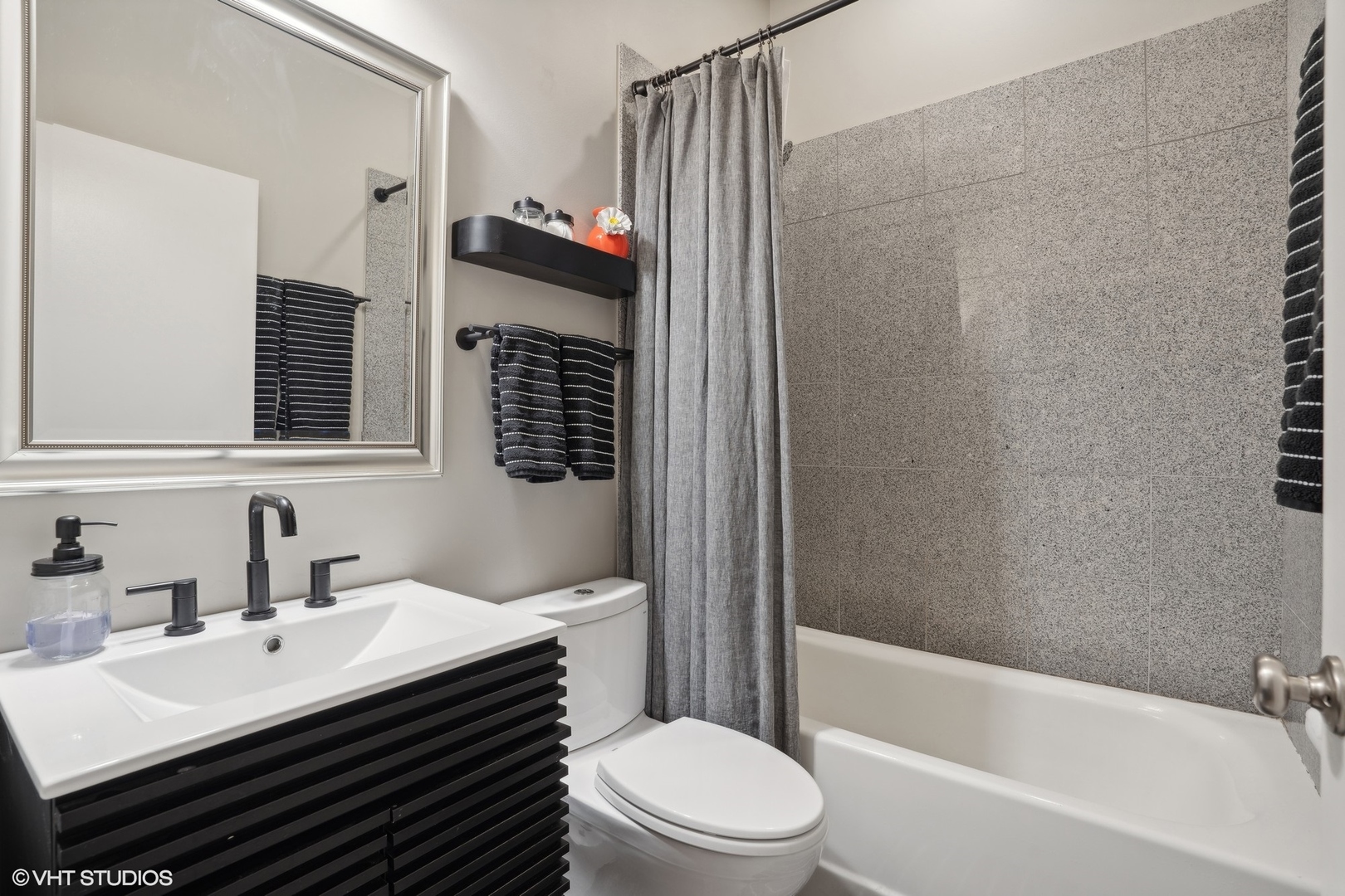 2321 W Lyndale Street Unit: 1