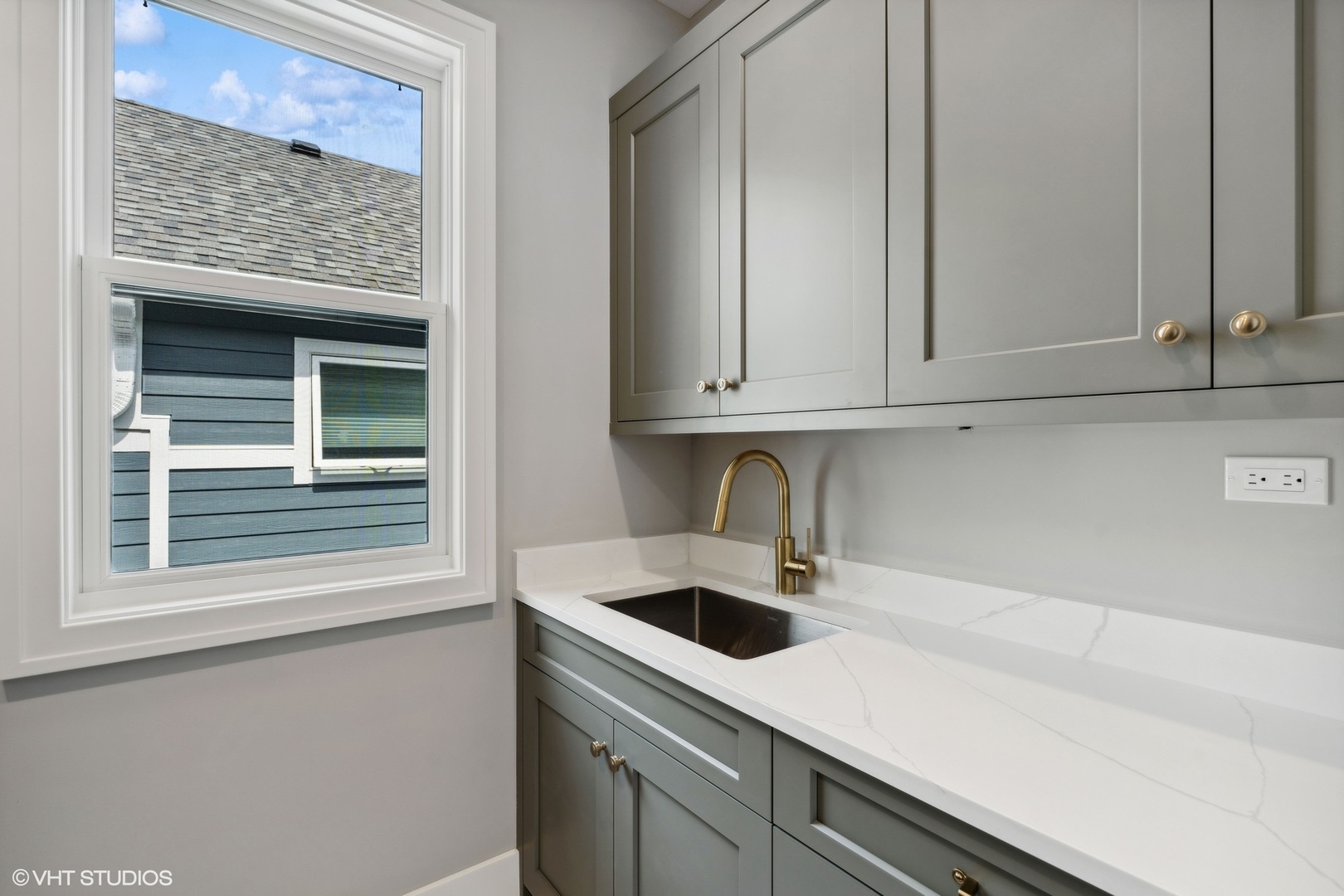 3529 N Paulina Street