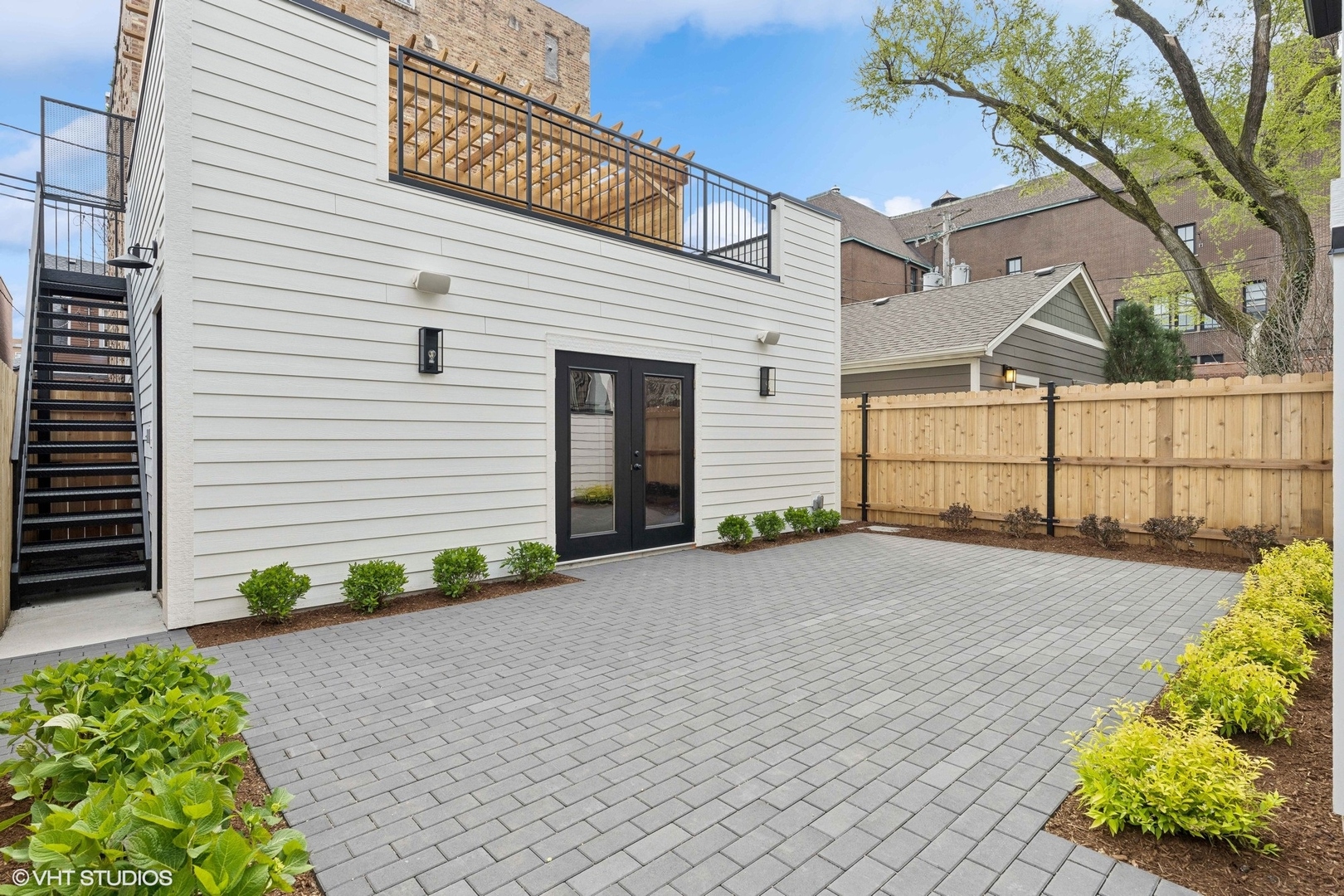 3529 N Paulina Street