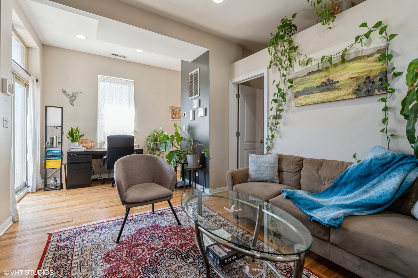 1347 N Greenview Avenue Unit: 2R