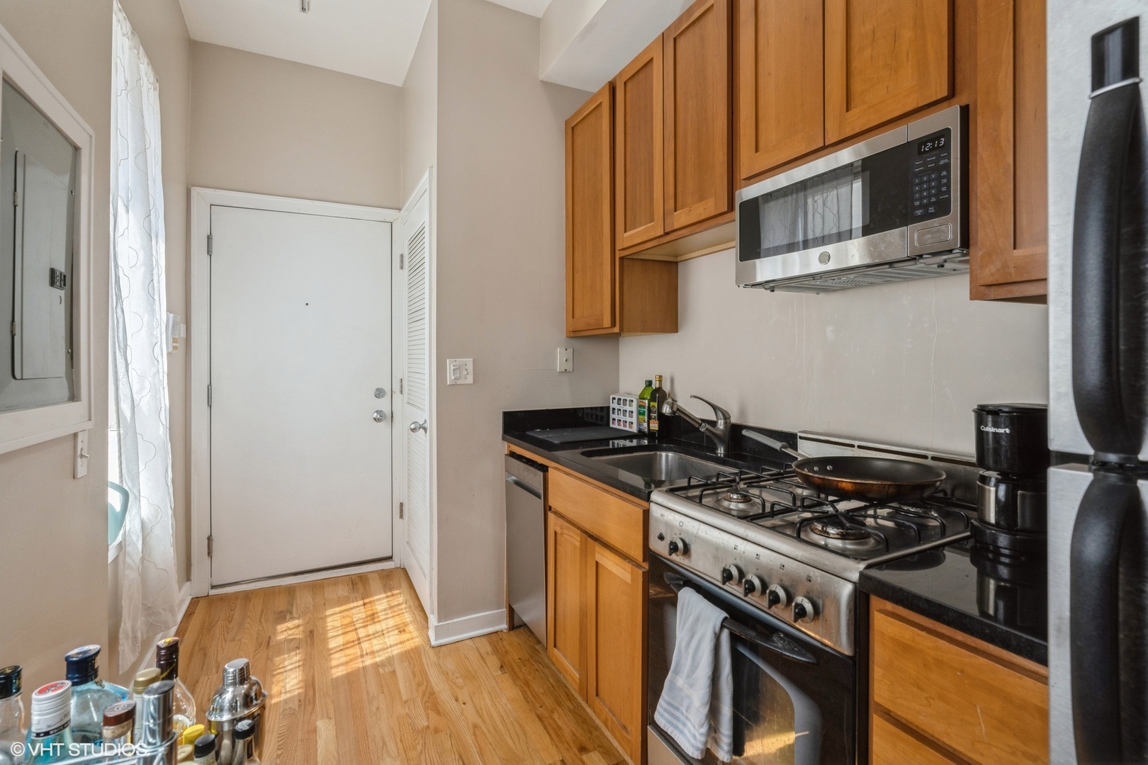 1347 N Greenview Avenue Unit: 2R
