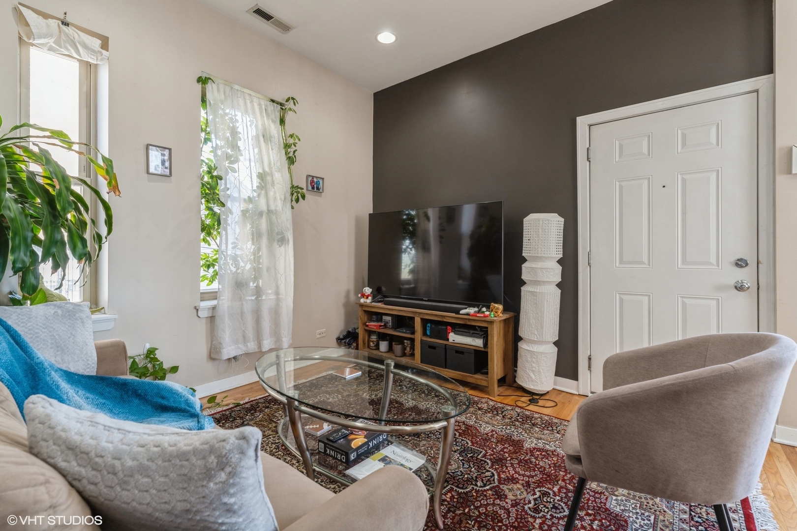 1347 N Greenview Avenue Unit: 2R