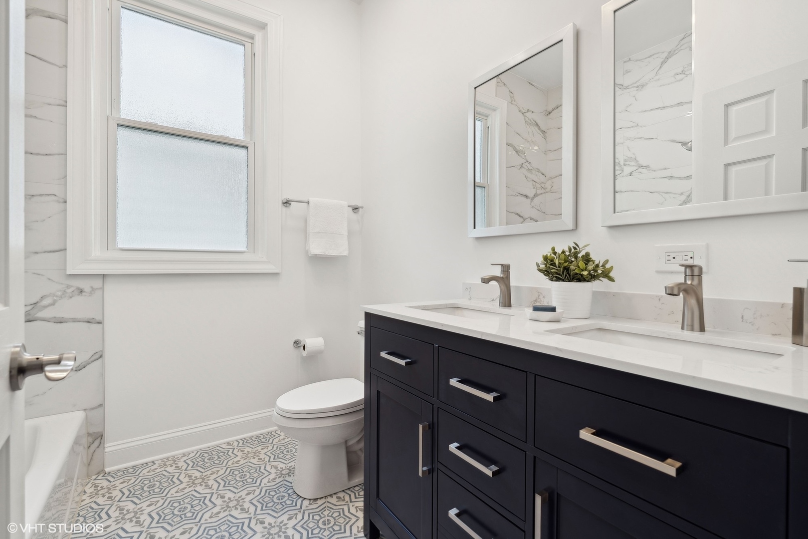 3846 N Seeley Avenue