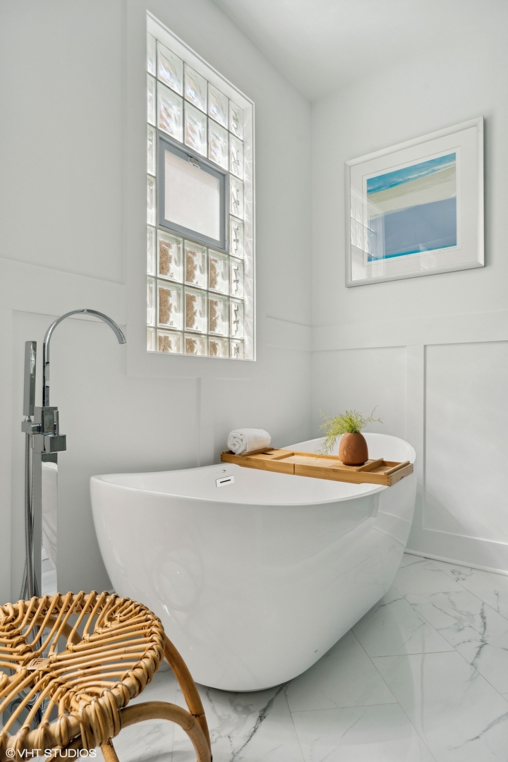 3846 N Seeley Avenue