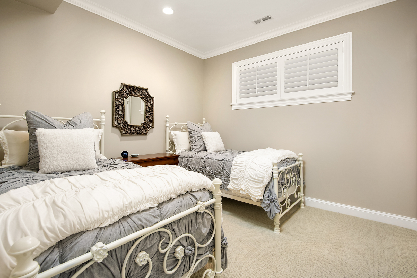 2040 N Racine Avenue Unit: 1