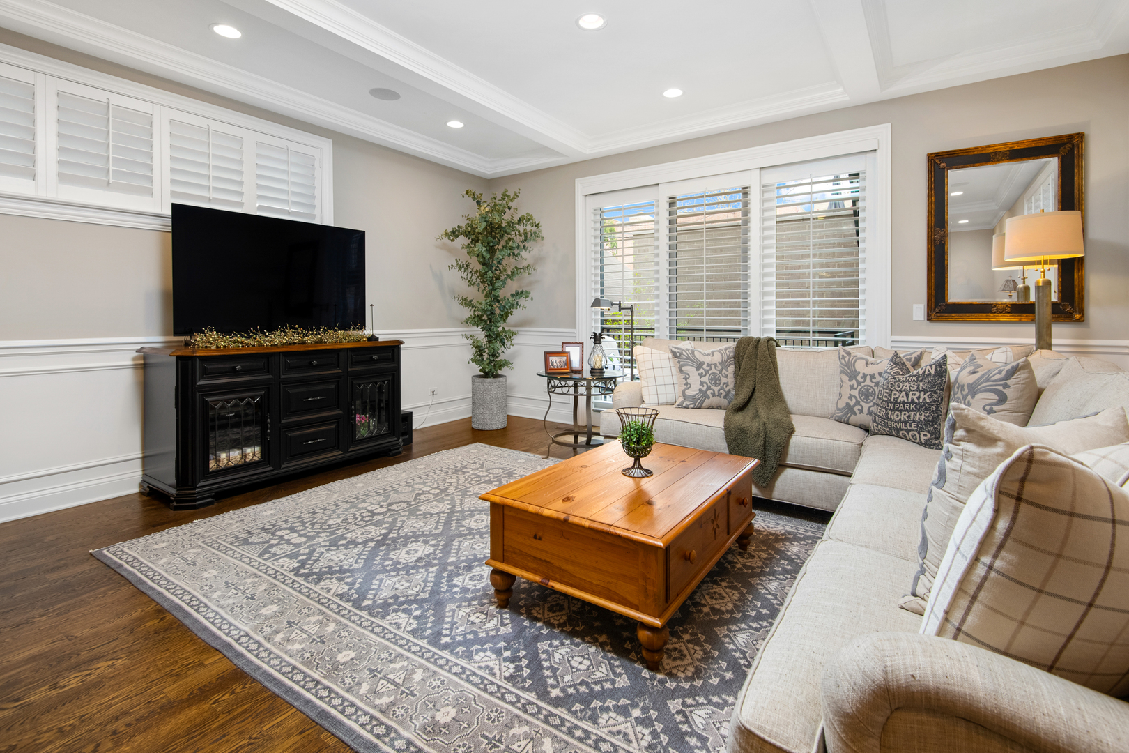 2040 N Racine Avenue Unit: 1