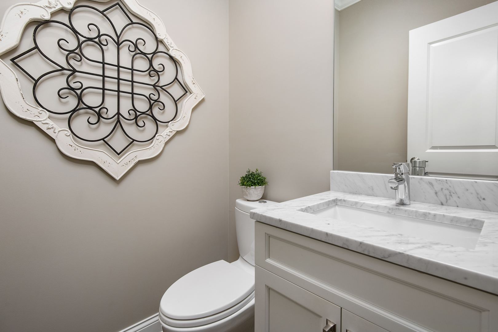 2040 N Racine Avenue Unit: 1