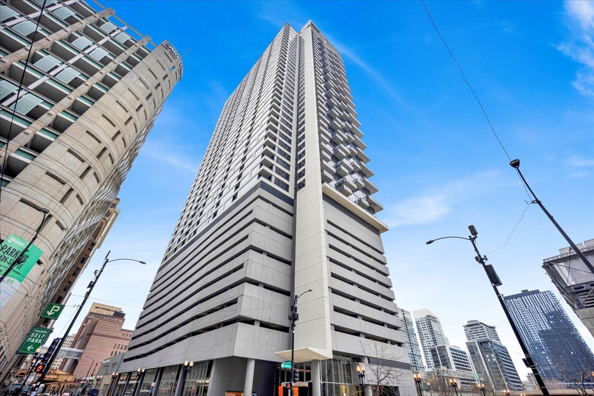 235 W VAN BUREN Street Unit: 4113