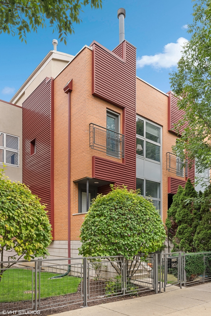 1805 N Leavitt Street