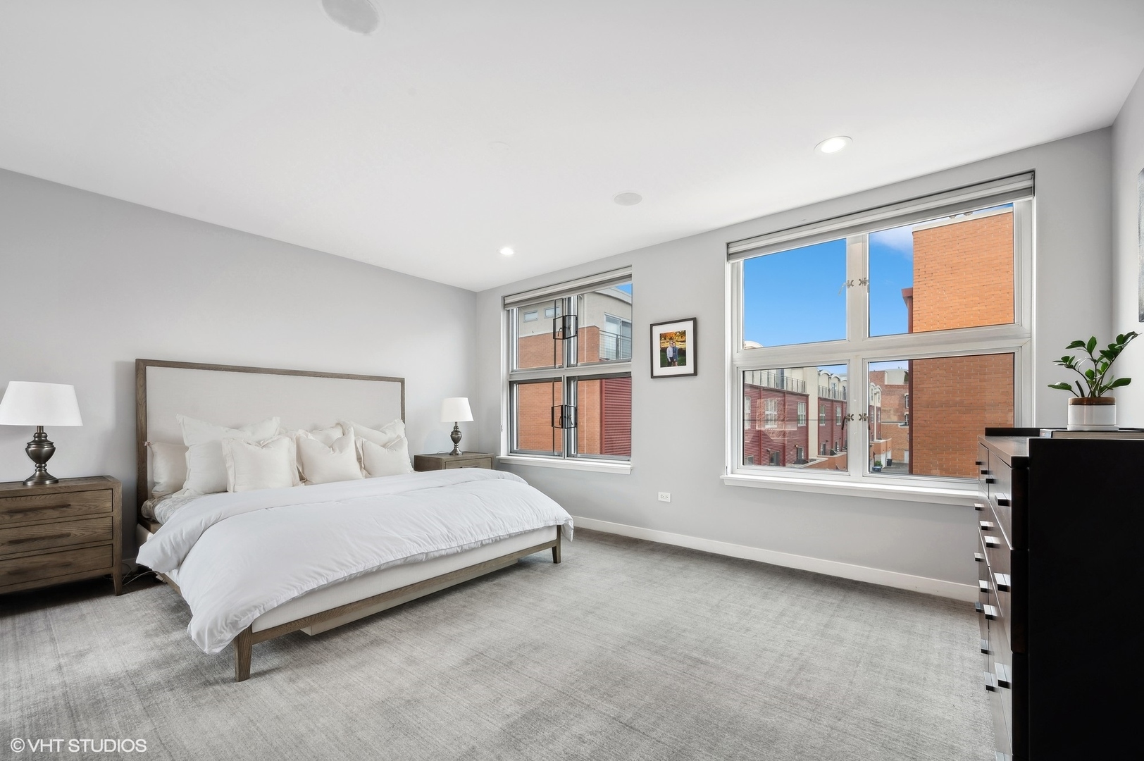 1805 N Leavitt Street