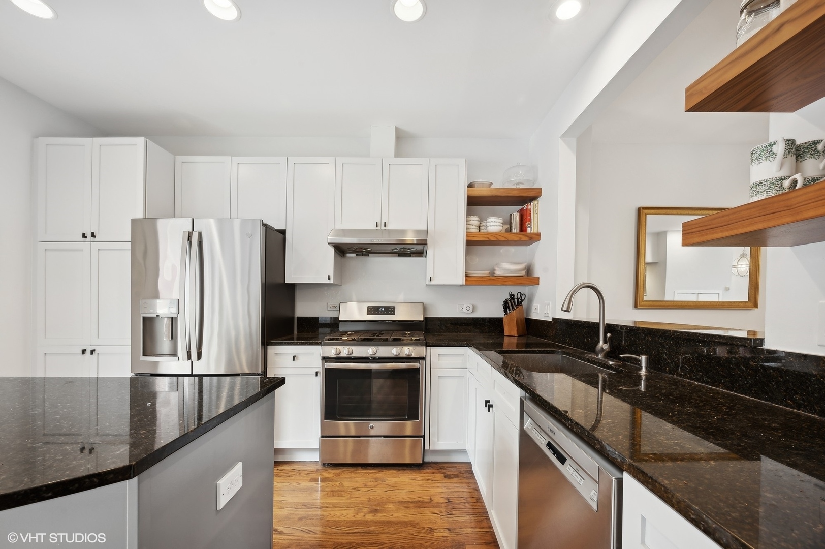 1805 N Leavitt Street