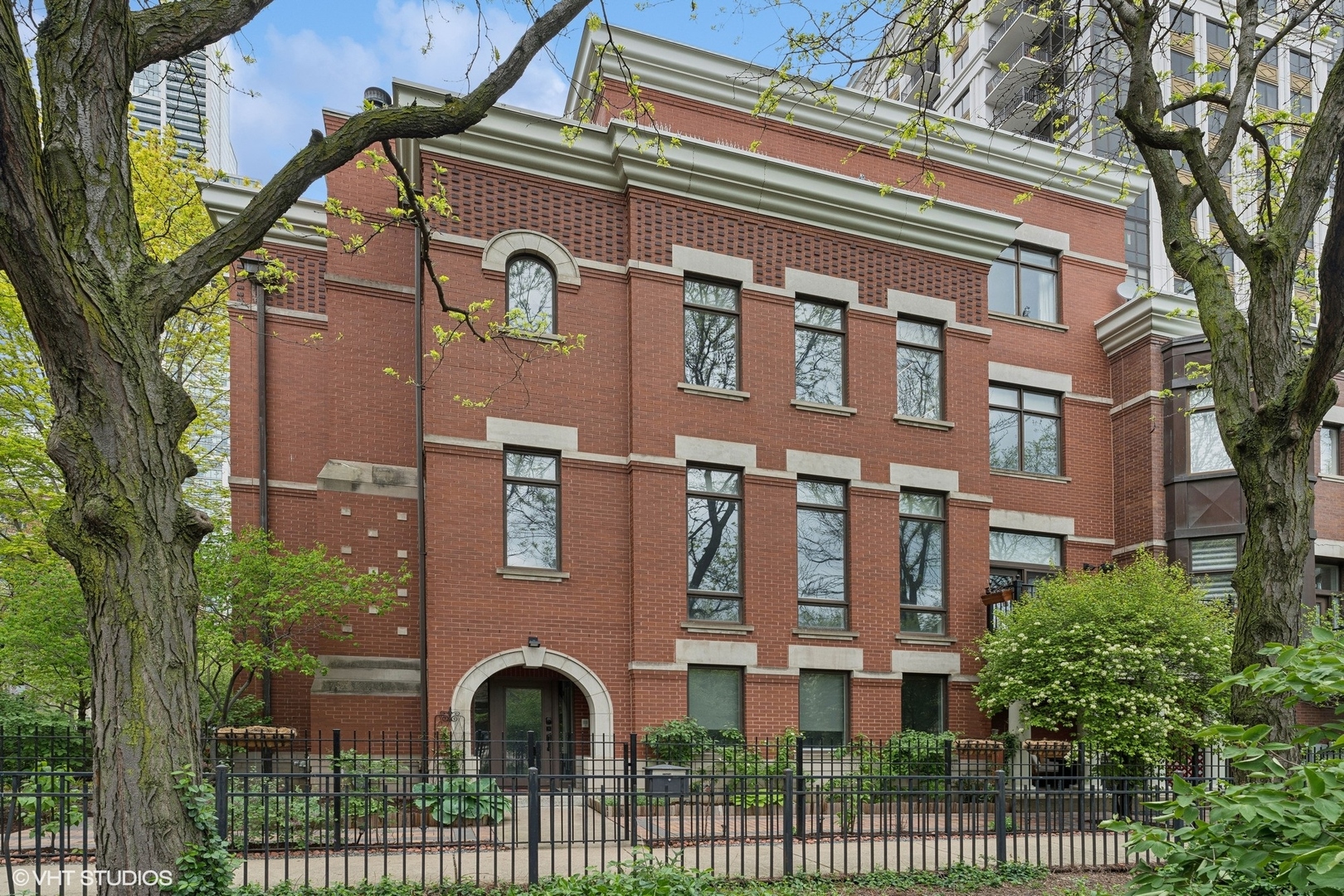 1341 S Indiana Avenue Unit: A