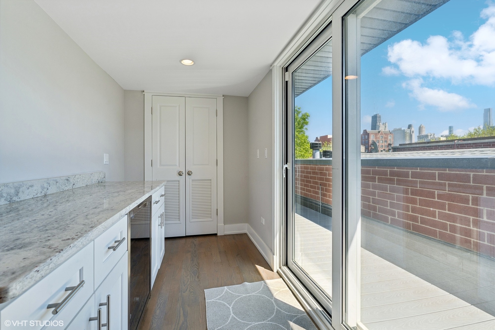 1522 N Hudson Avenue Unit: 4