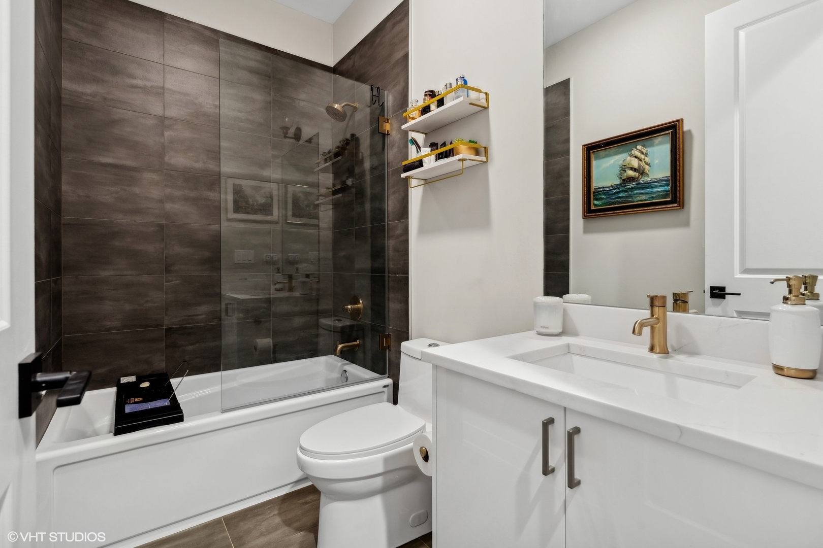 1415 N ROCKWELL Street Unit: 2