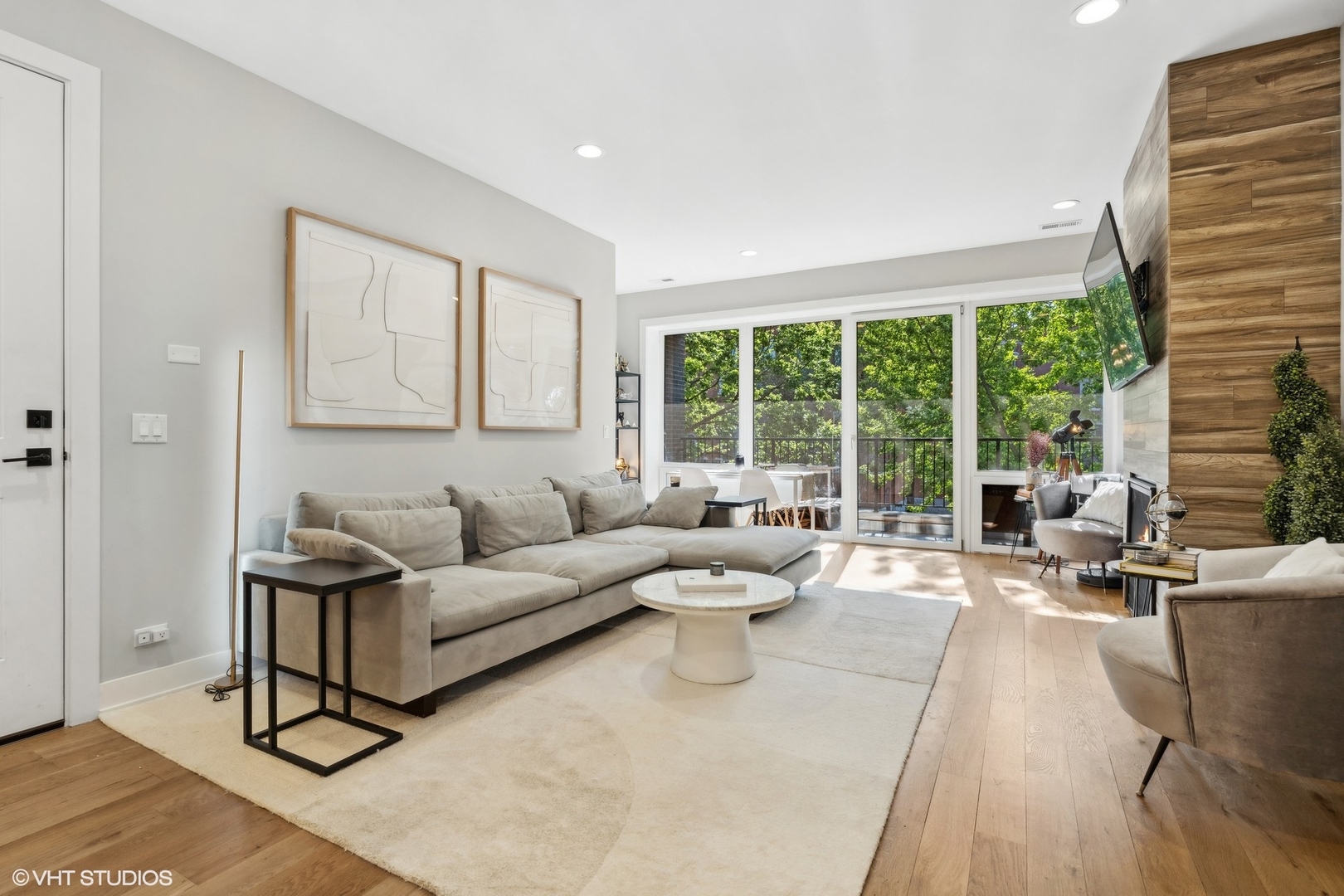 1415 N ROCKWELL Street Unit: 2