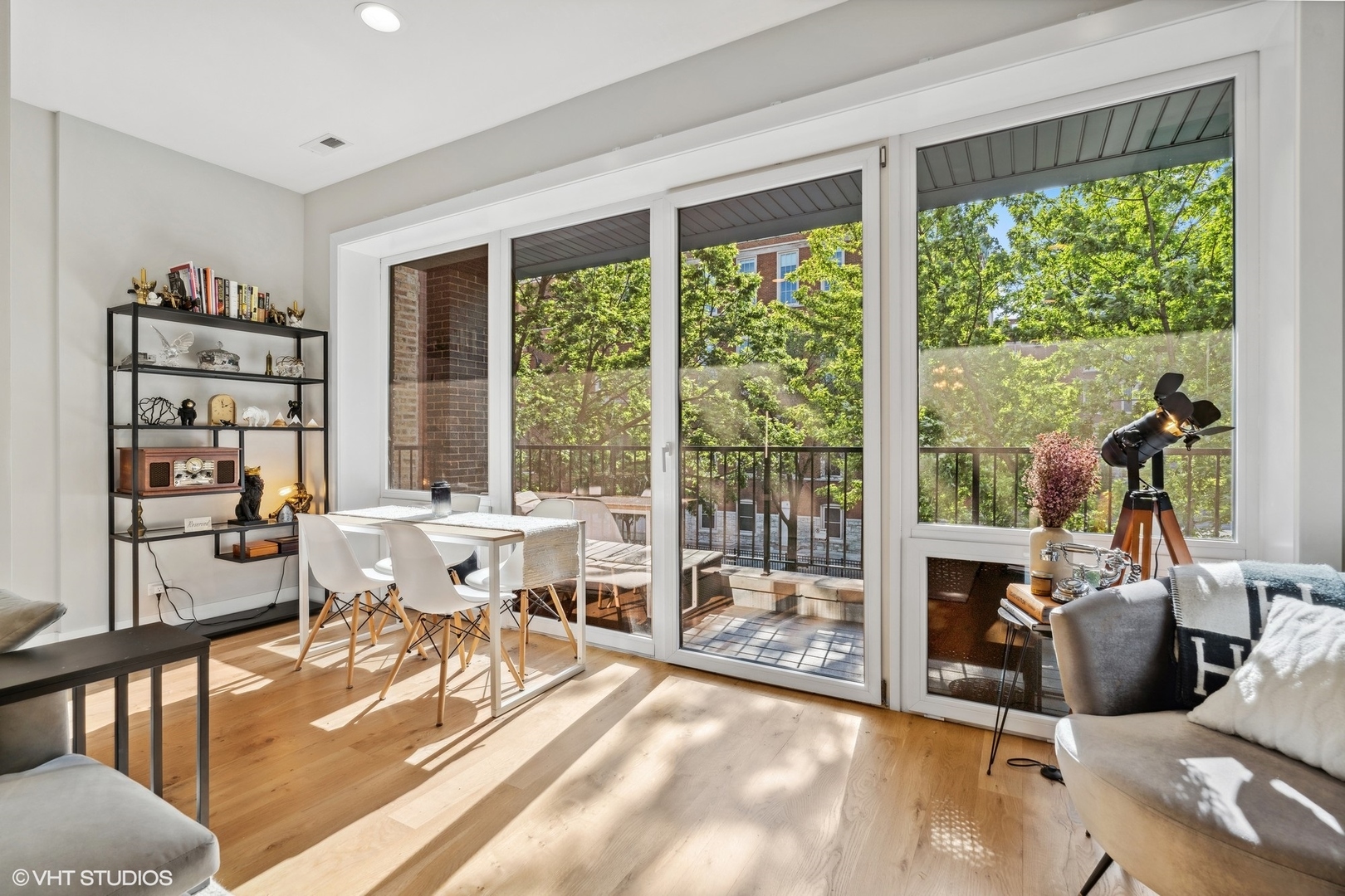 1415 N ROCKWELL Street Unit: 2