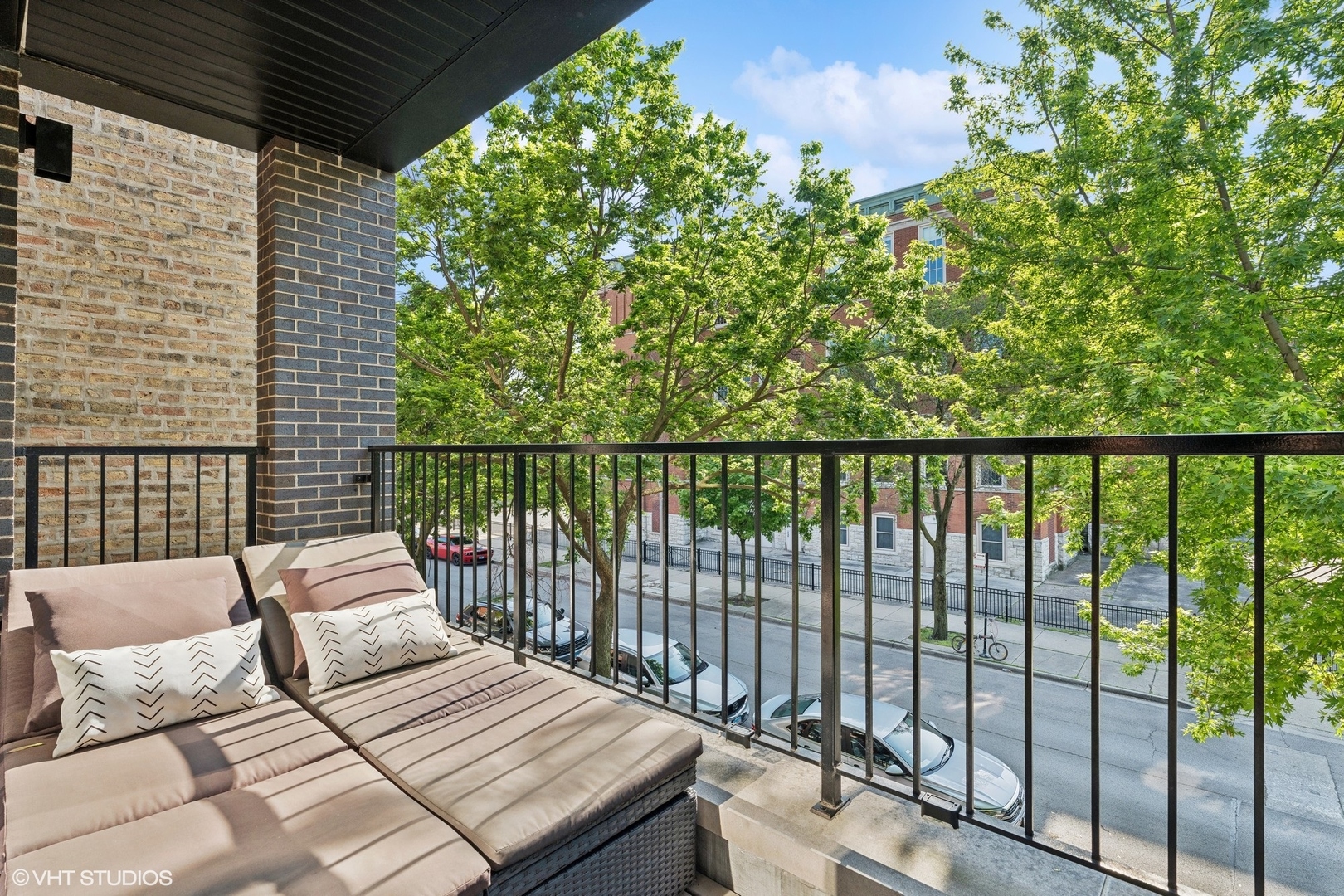 1415 N ROCKWELL Street Unit: 2