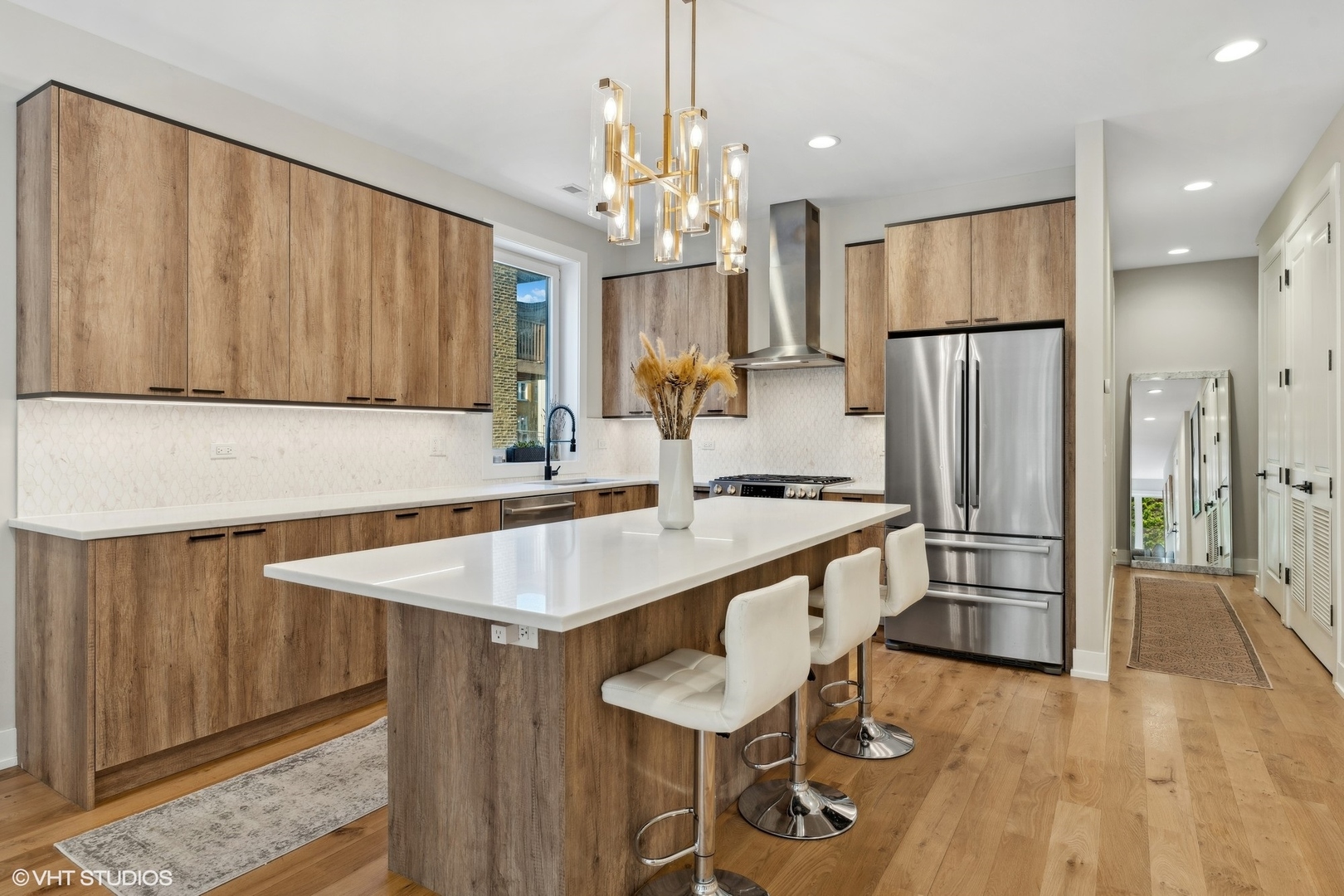 1415 N ROCKWELL Street Unit: 2