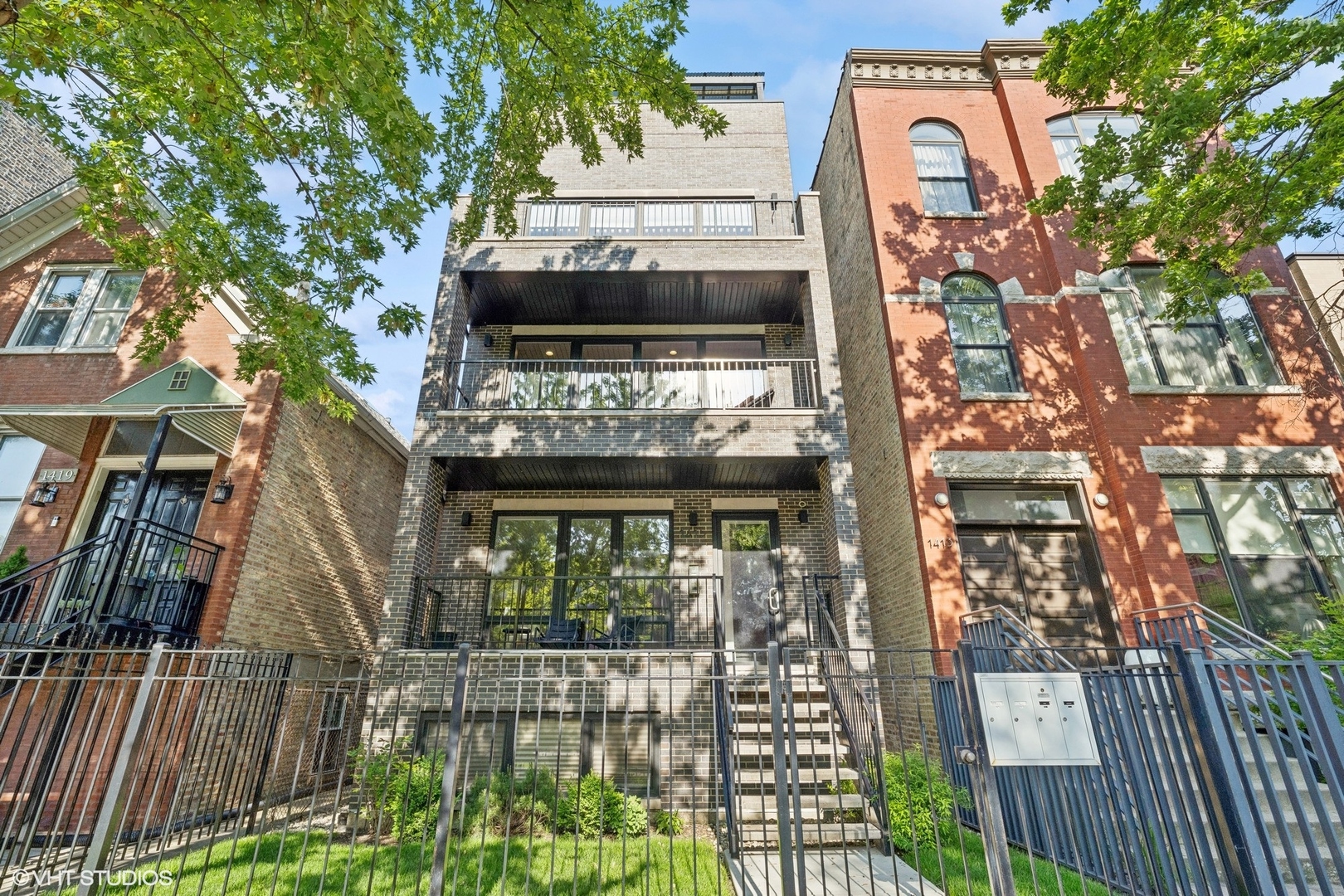 1415 N ROCKWELL Street Unit: 2