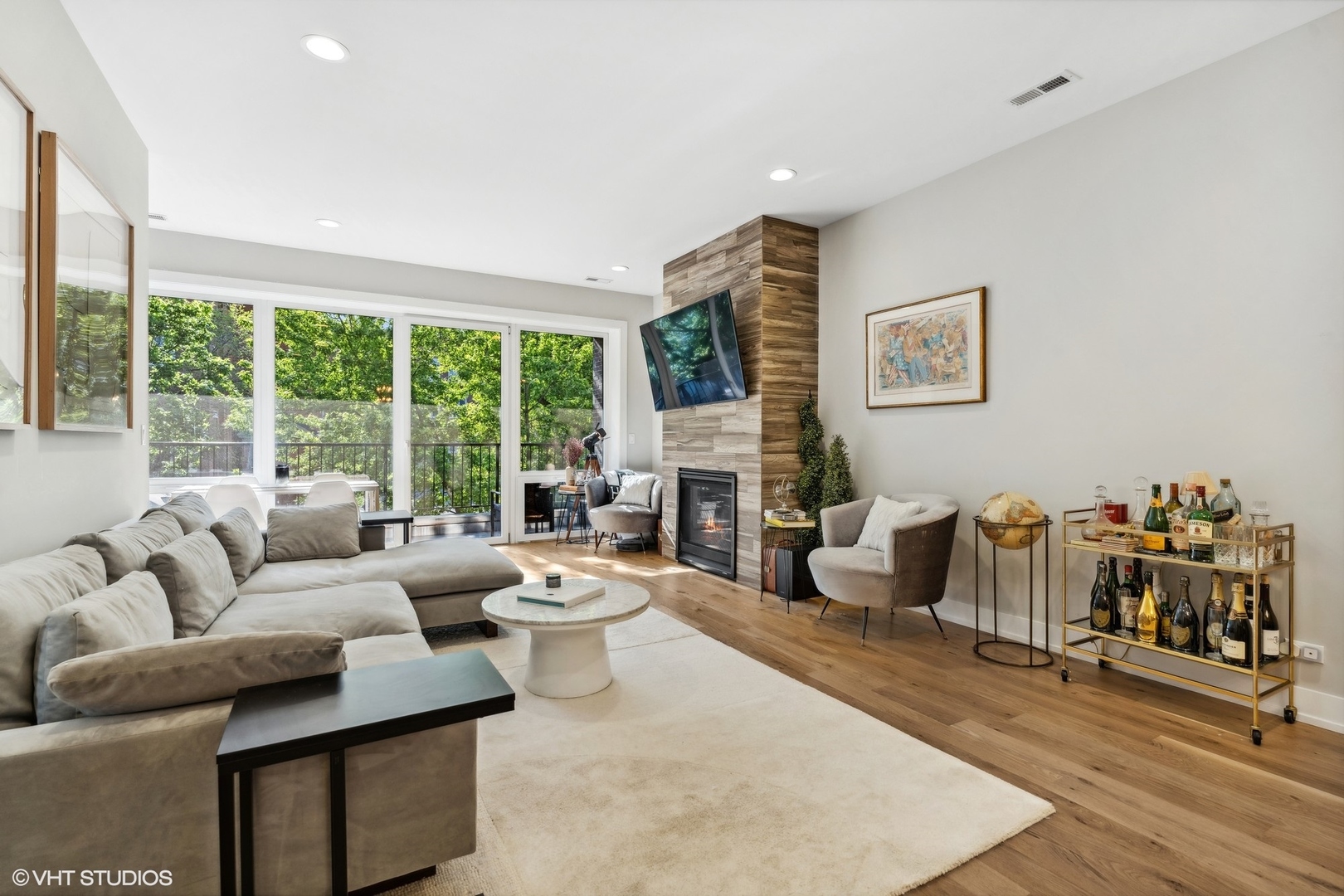 1415 N ROCKWELL Street Unit: 2