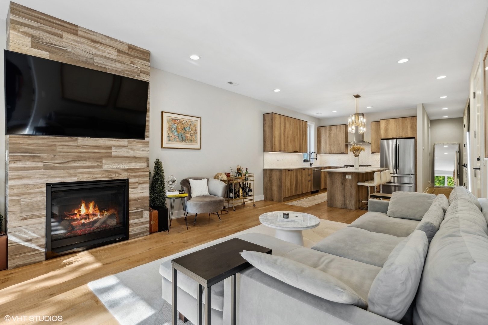 1415 N ROCKWELL Street Unit: 2