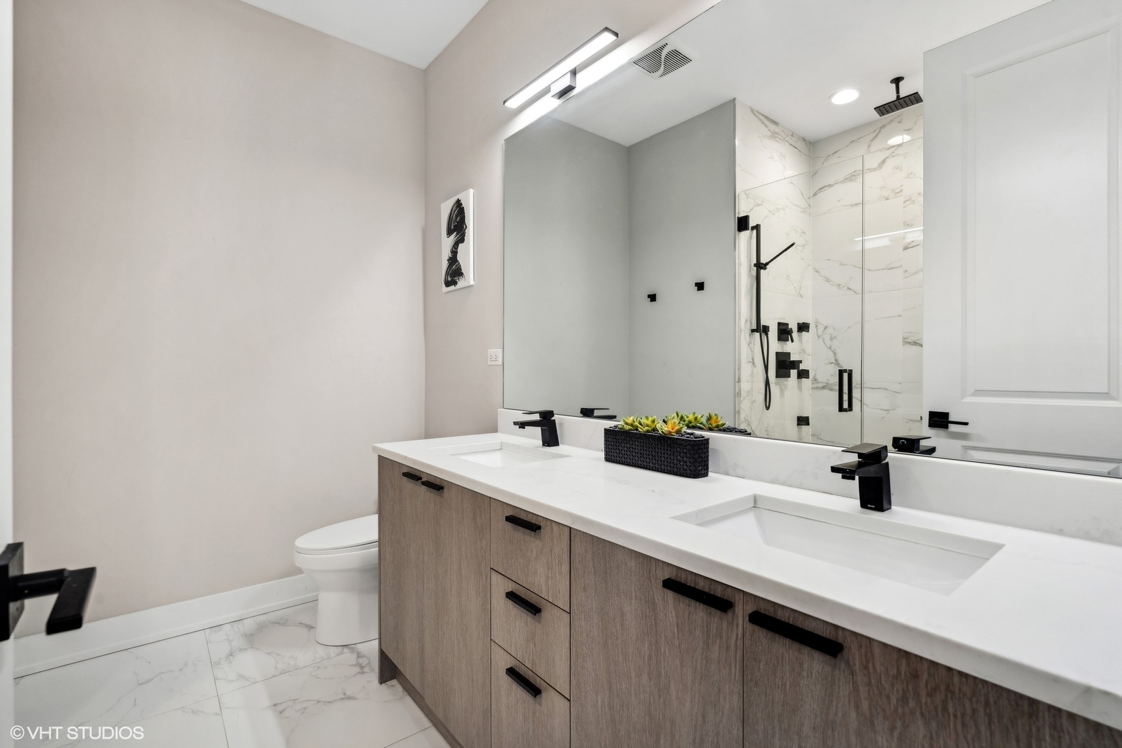 1415 N ROCKWELL Street Unit: 2