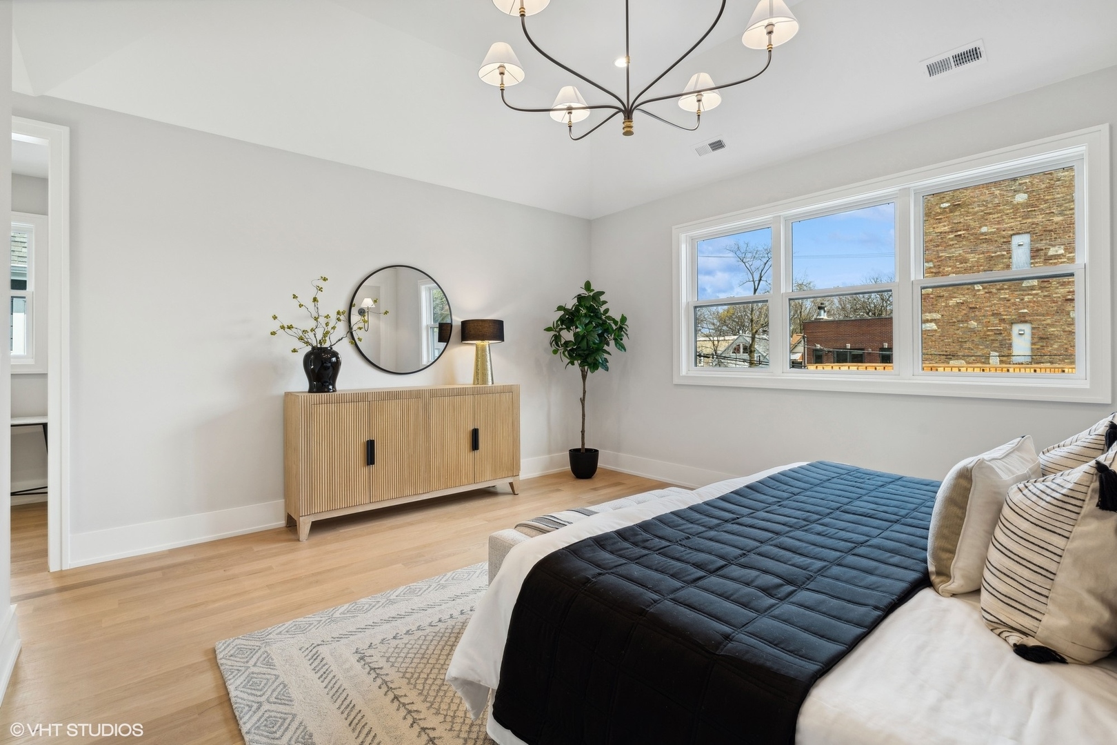 3529 N Paulina Street