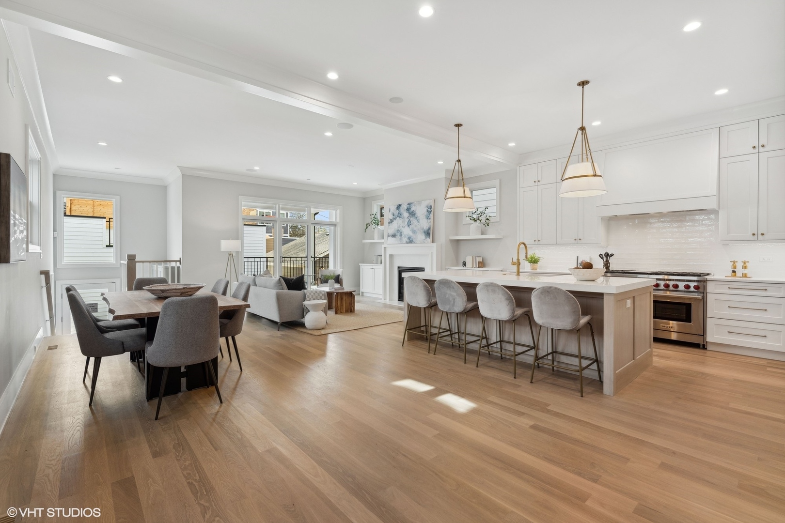 3529 N Paulina Street