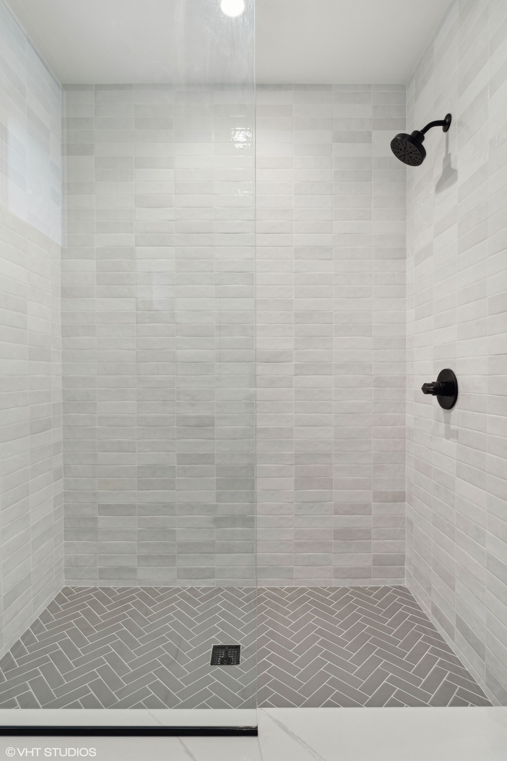 3529 N Paulina Street