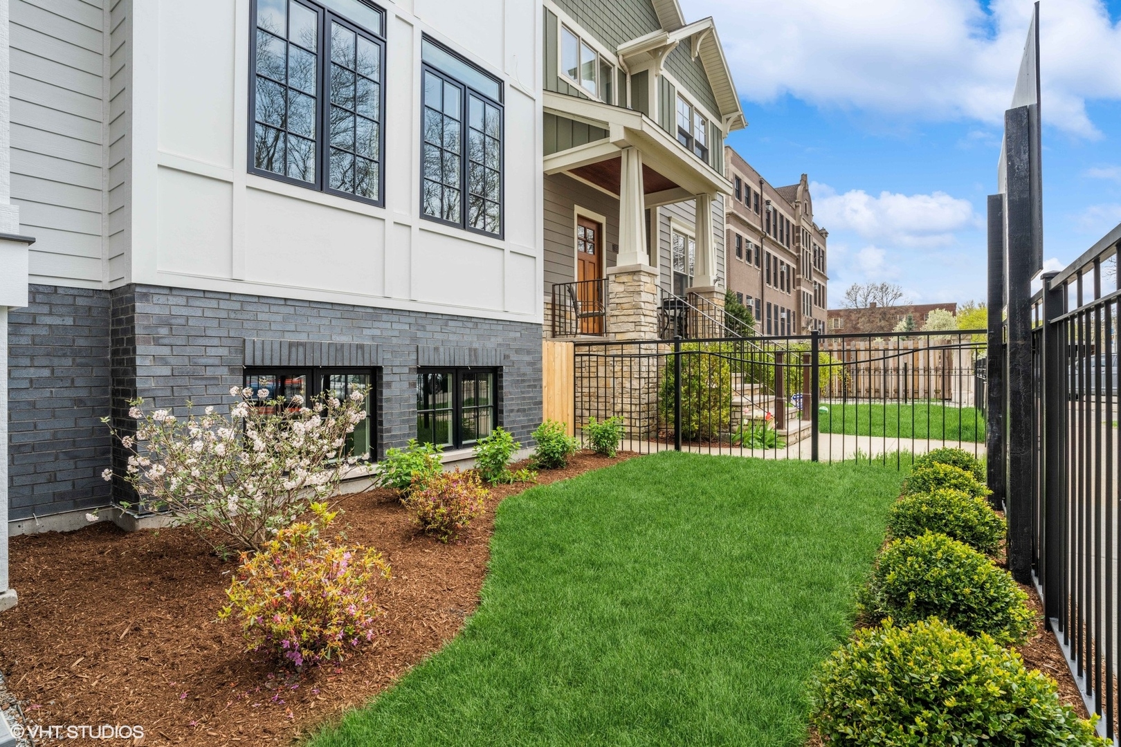 3529 N Paulina Street