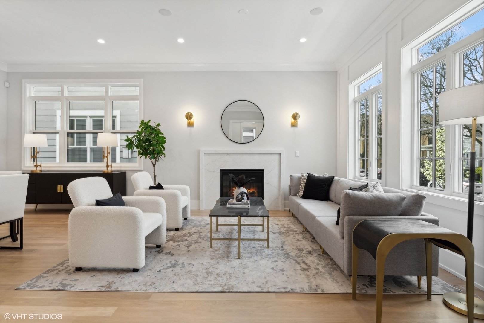 3529 N Paulina Street