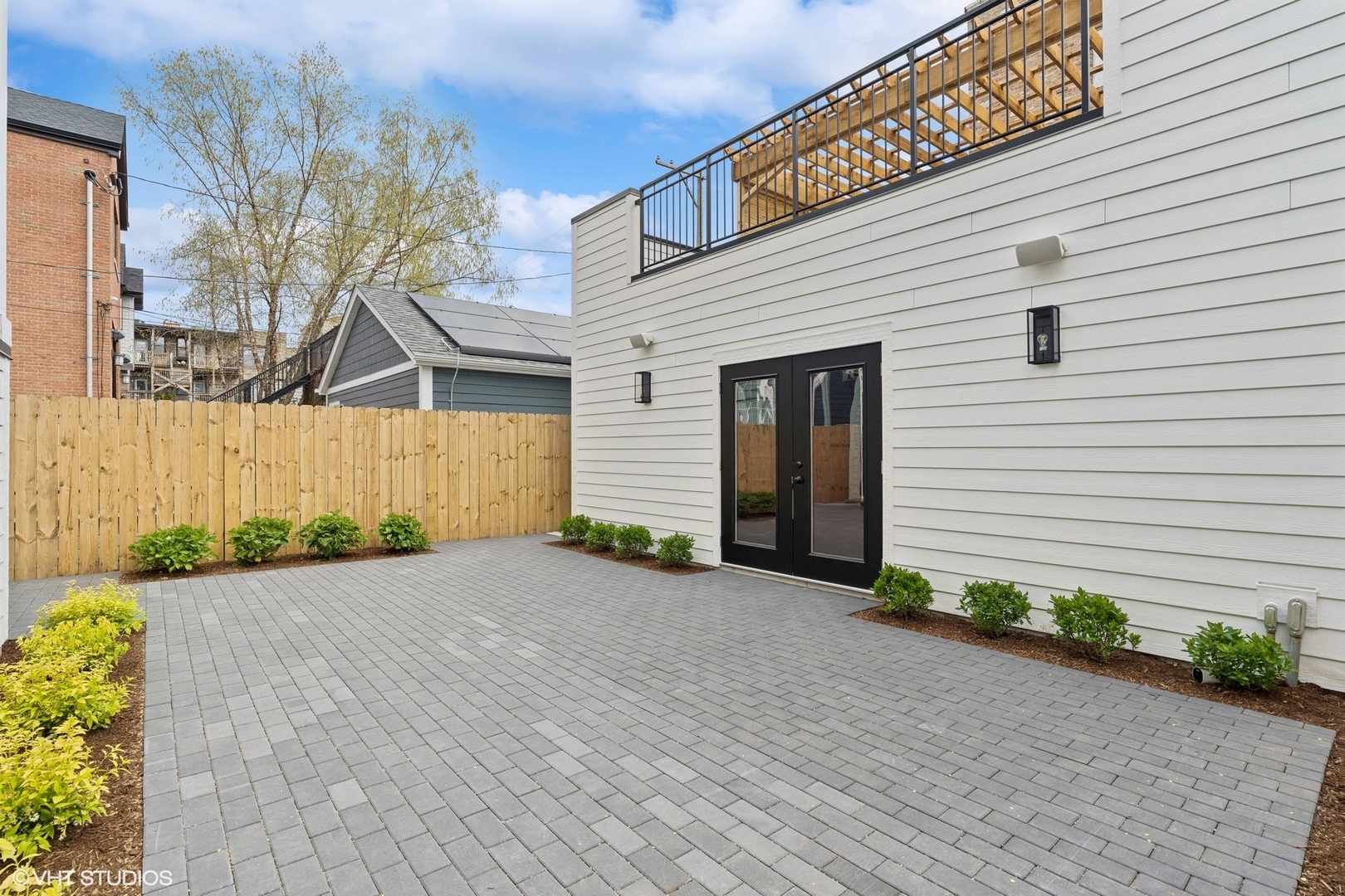 3529 N Paulina Street