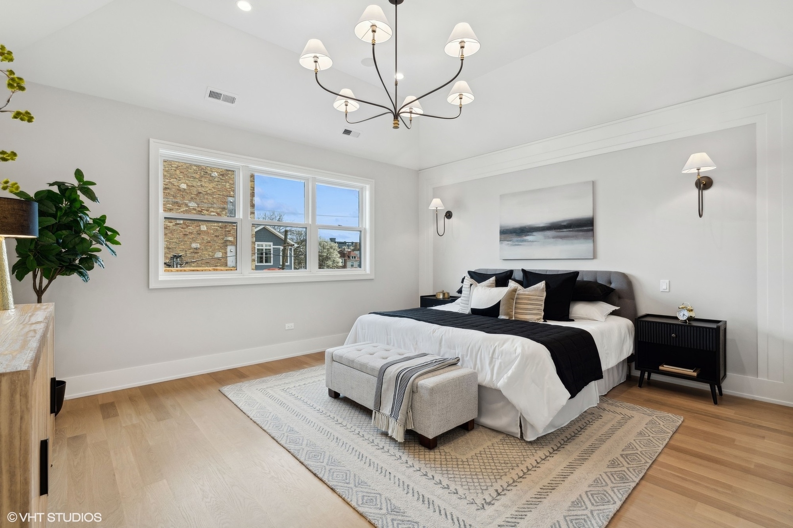 3529 N Paulina Street