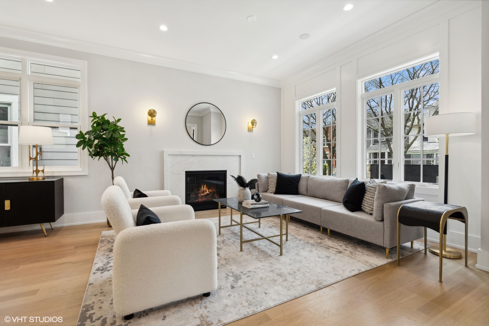 3529 N Paulina Street