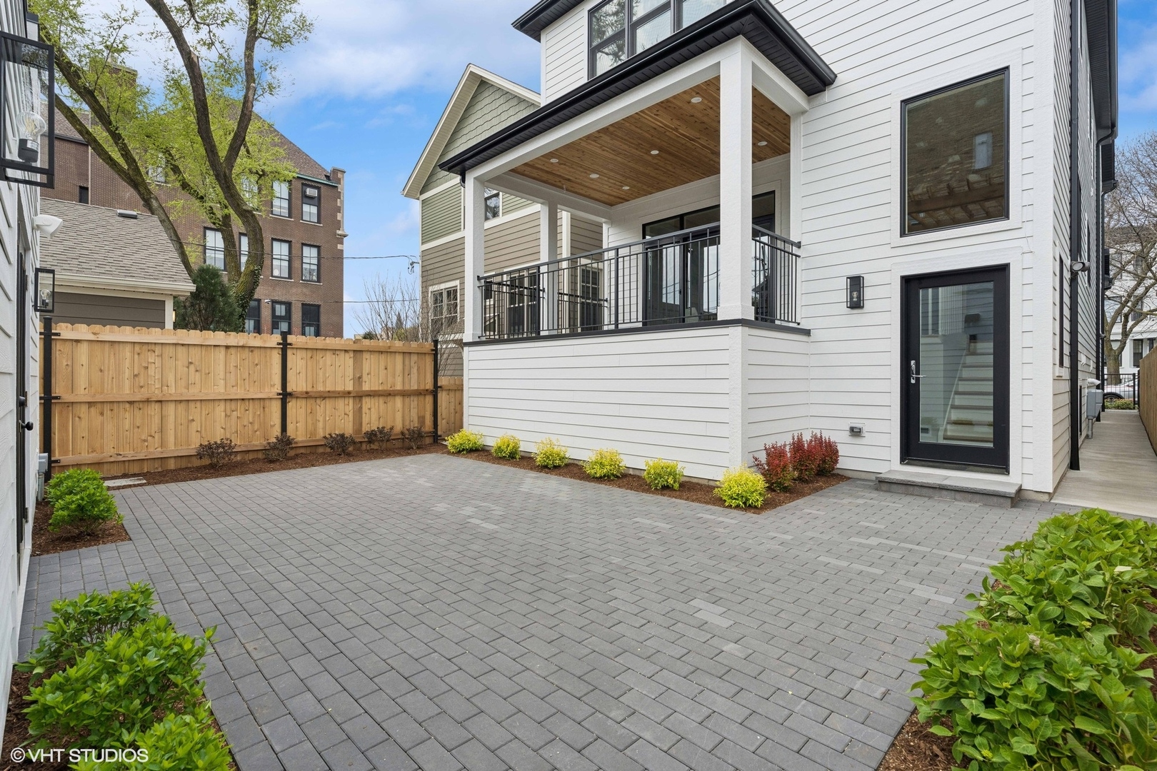 3529 N Paulina Street