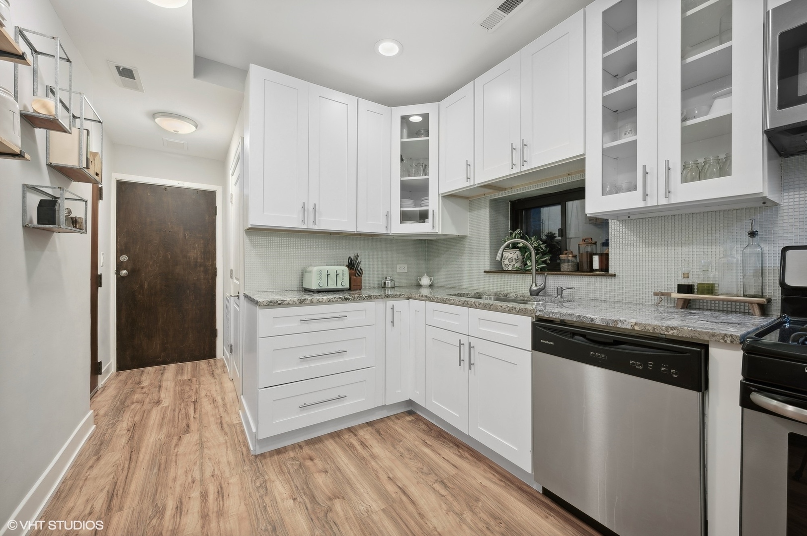 1216 N Astor Street Unit: 2B