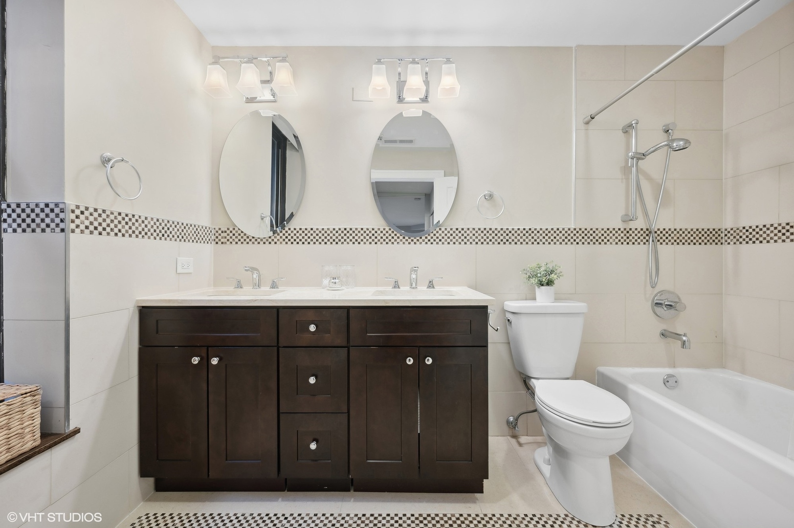 1216 N Astor Street Unit: 2B