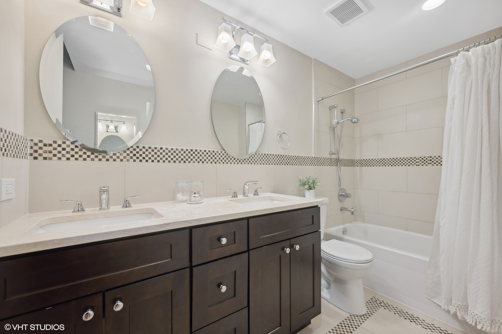 1216 N Astor Street Unit: 2B