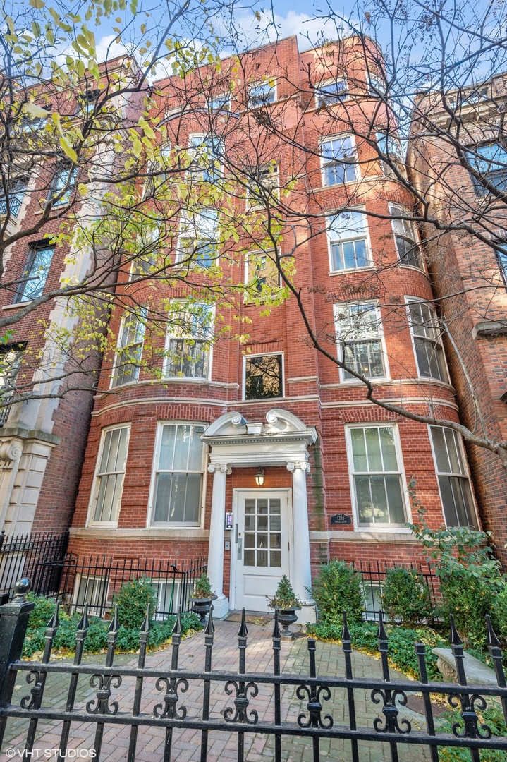 1216 N Astor Street Unit: 2B