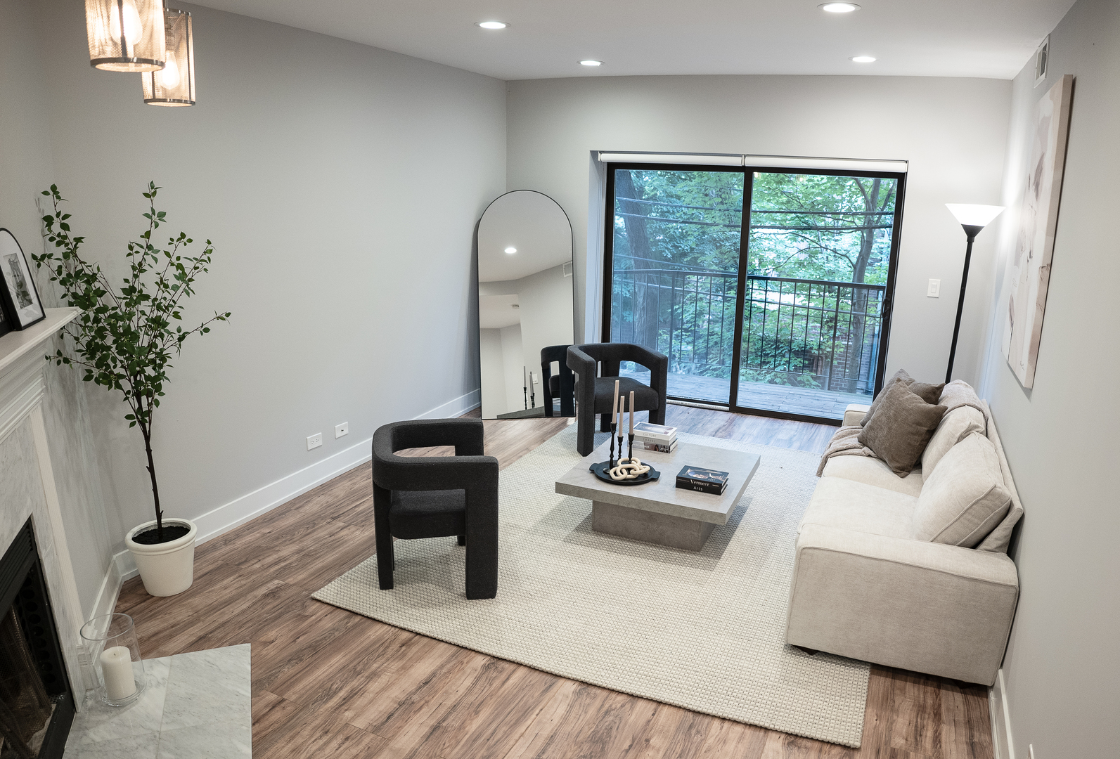 1216 N Astor Street Unit: 2B