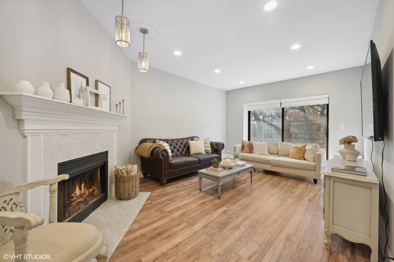 1216 N Astor Street Unit: 2B