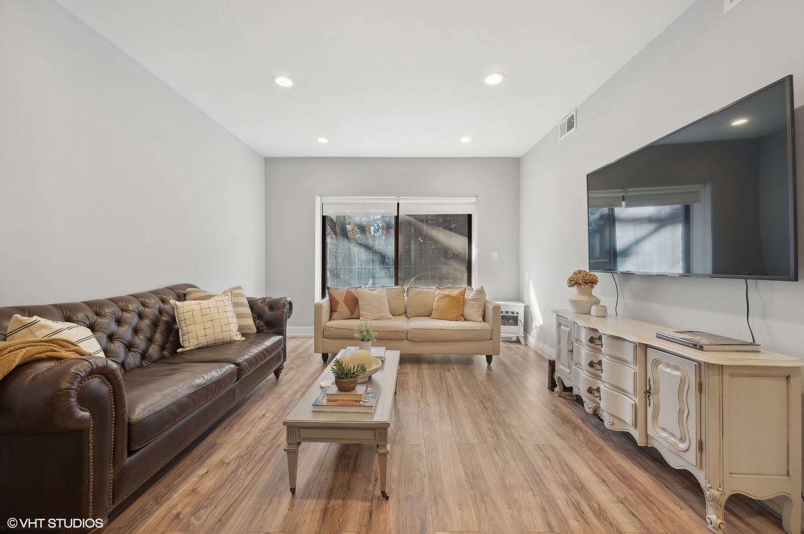 1216 N Astor Street Unit: 2B