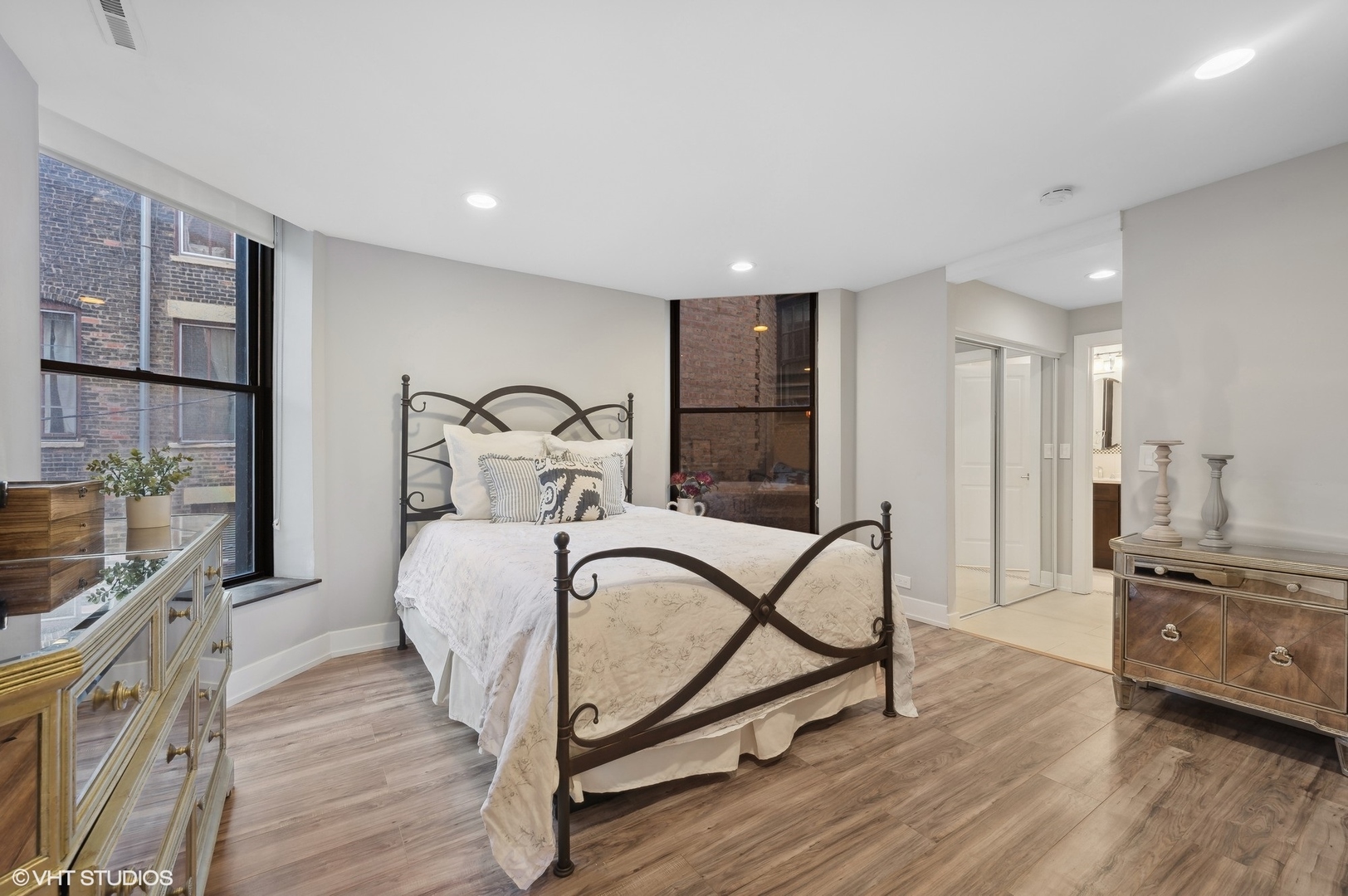 1216 N Astor Street Unit: 2B