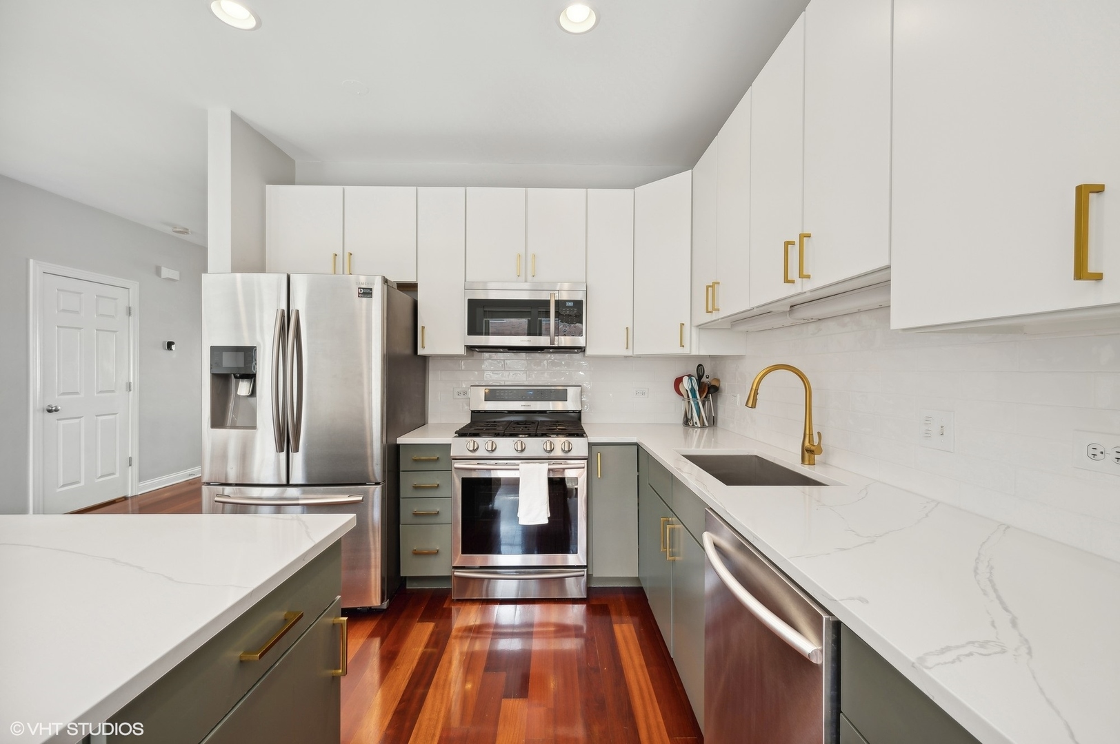 3711 N Milwaukee Avenue Unit: 5